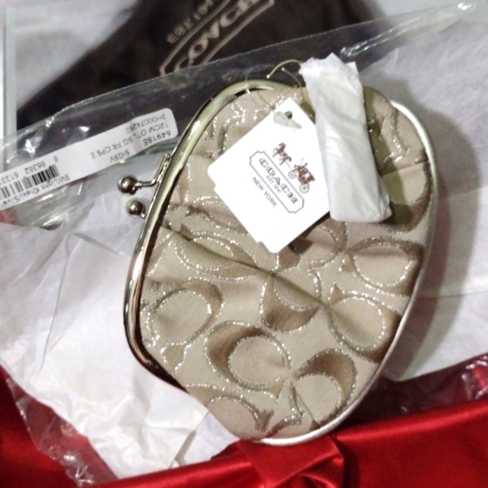 COACH Warm Her Heart ๐ Stunning ๐ NWT - Picture 5 of 5